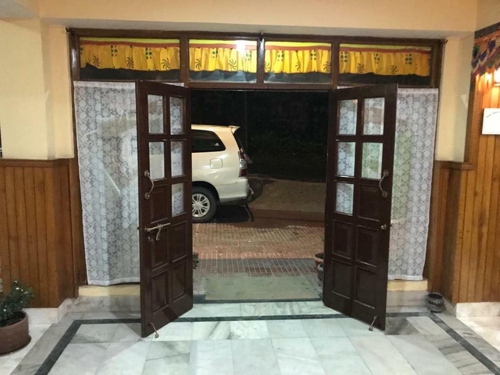 Bluben Alpine Hotel Pelling Bagian luar foto