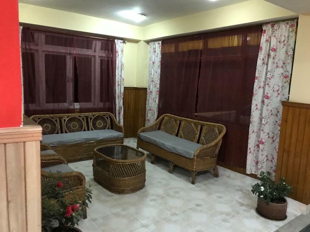 Bluben Alpine Hotel Pelling Bagian luar foto